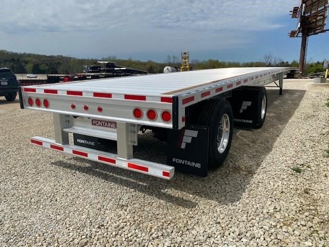 2026 FONTAINE REVOLUTION 53' ALUMINUM FLATBED - REAR AXLE SLIDE - image 4 of 6