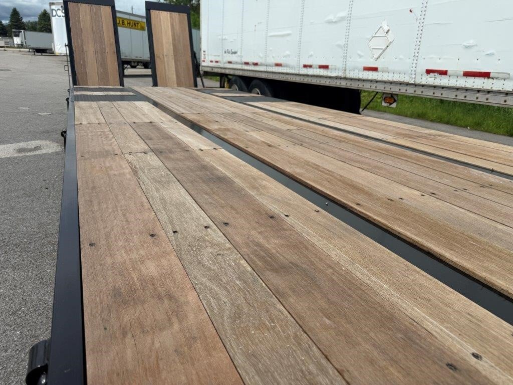 2025 TALBERT AC-20-AR 20 Ton Tag Trailer w/ Air Ramps - image 3 of 6
